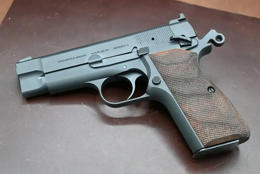 Klasszikus rövidebb csővel: Springfield SA-35 Compact